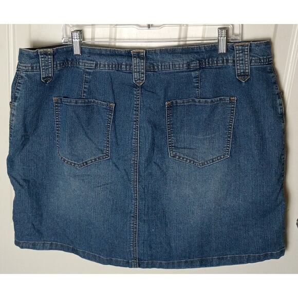 St. John's Bay Women 18W Medium Wash Denim Classic Comfort Preppy Skort - Picture 3 of 6